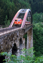 Lokomotiva: 1044.089-9 | Vlak: E 1783 ( Bludenz - Innsbruck Hbf. ) | Msto a datum: Trisanabrcke 14.06.1993