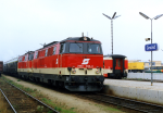 Lokomotiva: 2143.043-4 + 2143.044-2 | Vlak: Ex 271 Smetana ( Praha hl.n. - Wien FJBf. ) | Msto a datum: Gmnd N 01.10.1995