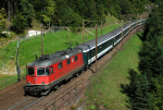 Lokomotiva: Re 4/4 11239 | Vlak: Sdz 10267F ( Zrich HB - Chiasso ) | Msto a datum: Wassen 08.09.2007