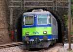 Lokomotiva: Re 4/4 11142 ( Re 420.506-8 BLS ) | Vlak: R 5770 ( Brig - Goppenstein ) | Msto a datum: Hohtenn 21.06.2006