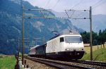 Lokomotiva: Re 460.016-9 | Vlak: EC 101 Matterhorn ( Wiesbaden Hbf. - Brig ) | Msto a datum: Blausee-Mitholz 01.07.1995