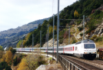 Lokomotiva: Re 460.021-9 | Vlak: EC 101 Matterhorn ( Wiesbaden Hbf. - Brig ) | Msto a datum: Hohtenn 27.10.1995