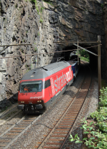 Lokomotiva: Re 460.038-3 | Vlak: IR 2272 ( Locarno - Zrich HB ) | Msto a datum: Wassen 23.06.2006
