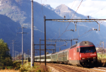 Lokomotiva: Re 460.082-1 | Vlak: D 1669 ( Basel SBB - Locarno ) | Msto a datum: Clairo 28.10.1995