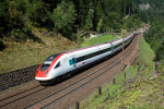 Lokomotiva: RABDe 500.008 | Vlak: Sdz 33578 ( Bellinzona - Rotkreuz ) | Msto a datum: Wassen 08.09.2007