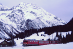 Lokomotiva: Ge 4/4 608 | Vlak: R 912 ( Samedan - Bergn/Bravuogn ) | Msto a datum: Preda 20.01.1995