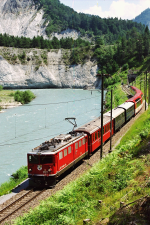 Lokomotiva: Ge 6/6 702 | Vlak: D 905 Glacier-Express ( St.Moritz - Zermatt ) | Msto a datum: Versam-Safien 06.07.2001