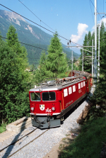 Lokomotiva: Ge 6/6 705 | Vlak: D 525 ( Chur - St.Moritz ) | Msto a datum: Bergn/Bravuogn 05.08.1994
