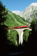 Lokomotiva: Ge 6/6 707 | Vlak: D 530 ( St.Moritz - Chur ) | Msto a datum: Preda 19.07.2003