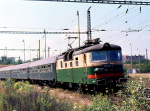Lokomotiva: 130.037-5 | Vlak: Os 5011 ( Praha Masarykovo n. - Olomouc hl.n. ) | Msto a datum: Praha-Libe   24.07.1990