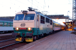 Lokomotiva: 151.020-5 | Vlak: Ex 525 ( Praha hl.n. - Luhaovice ) | Msto a datum: Perov 26.12.2009