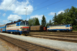 Lokomotiva: 340.055-3 + 340.049-6 | Vlak: Os 8510 ( Summerau - esk Budjovice ) | Msto a datum: Summerau (A) 05.06.2009