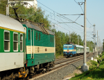 Lokomotiva: 362.165-3 + 162.015-2 | Vlak: R 878 ( Brno hl.n. - Praha hl.n. ) + R 801 ( Praha hl.n. - Perov ) | Msto a datum: Chvaletice 10.05.2006