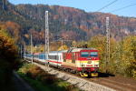 Lokomotiva: 371.005-0 | Vlak: EC 173 Porta Bohemica ( Hamburg-Altona - Budapest Kel.pu. ) | Msto a datum: Doln leb zastvka 31.10.2015