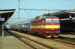 Lokomotiva: 372.008-3 | Vlak: Ex 477 Istropolitan ( Hamburg-Altona - Bratislava N.M. ) | Msto a datum: Praha-Holeovice   13.05.1993