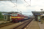 Lokomotiva: 372.011-7 | Vlak: EC 176 Porta Bohemica ( Praha hl.n. - Hamburg-Altona ) | Msto a datum: Praha-Holeovice 12.08.1994