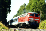 Lokomotiva: 218.408-3 | Vlak: IR 2663 ( Karlsruhe Hbf. - Hof Hbf. ) | Msto a datum: Marktleuthen 30.07.1999