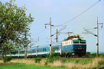 Lokomotiva: 350.013-9 | Vlak: EC 175 Comenius ( Hamburg-Altona - Budapest Kel.pu. ) | Msto a datum: Pothy (CZ) 24.04.2000