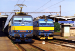 Lokomotiva: 363.140-5, 350.005-5 | Vlak: Ex 1011 Csards ( Malm - Budapest Kel.pu. ) | Msto a datum: Praha-Holeovice (CZ) 13.05.1993