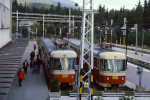 Lokomotiva: 420.963-1, 420.968-0 | Vlak: Os 20036 ( Poprad-Tatry - trbsk Pleso ), Os 20043 ( trbsk Pleso - Poprad-Tatry ) | Msto a datum: trbsk Pleso 15.09.1994